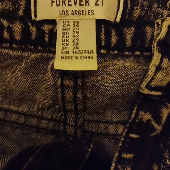 2/$15 FOREVER 21 Black Stone Washed Ripped Denim Short Shorts - Sz. 29 - Picture 2 of 3